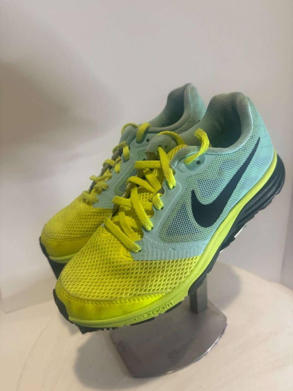 Nike 630995-704m Boys Sneakers size 6